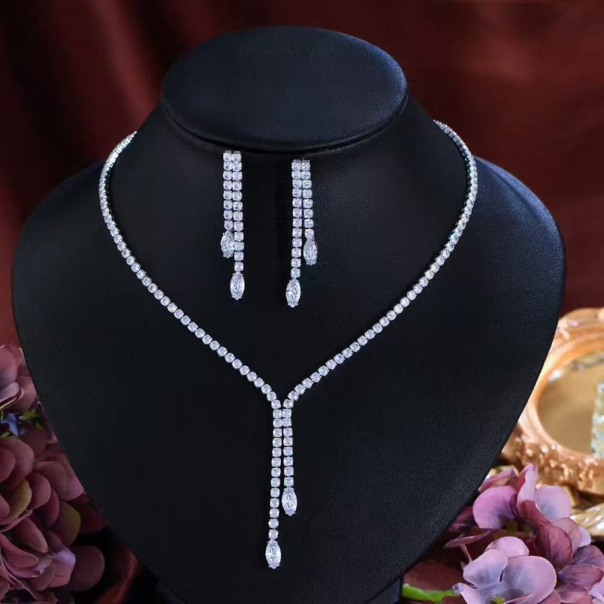 Full Diamond Light-Luxury Necklace and Earring Set - main view